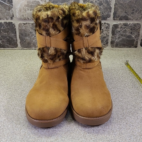 SIZE 6M Faux fur upper By Guess Dk Tan - Picture 9 of 13